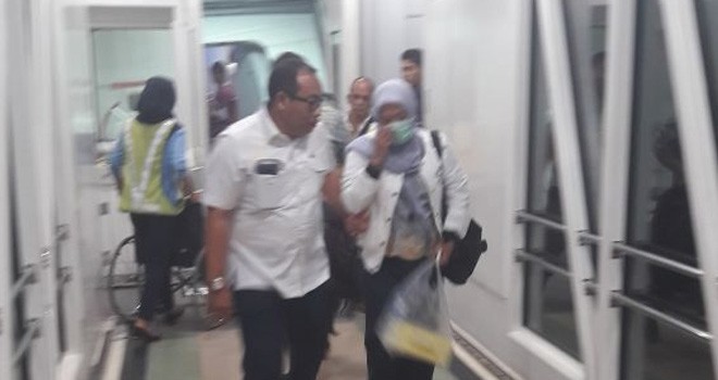 Ferry Nursanti saat Ditangkap Penyidik Kejati di Bandara Sultan Thaha  Jambi.
